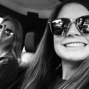 Meet your Posher, Layla